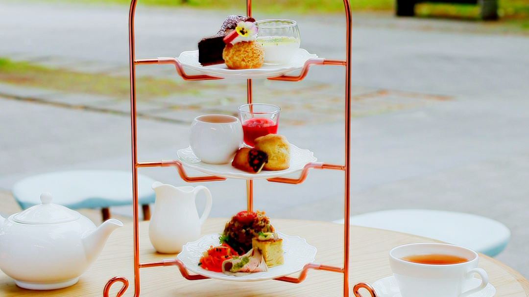 テラス席でも楽しめる紅茶・ハーブティー・デザート