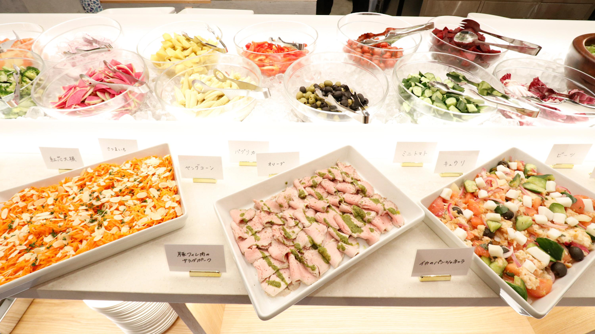 ここにしかない多彩なビュッフェランチメニューをご用意