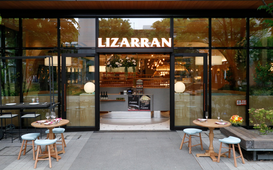 リザラン立川 外観　正面エントランス